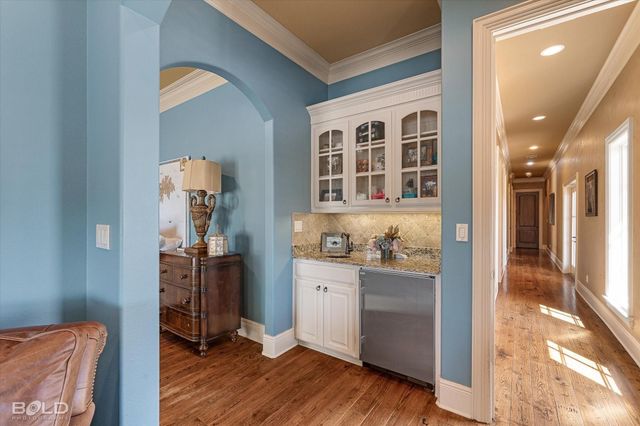 207 N Beach Drive, Bossier City, LA 71111