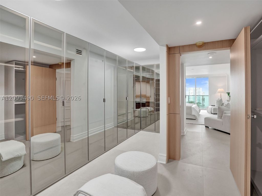 Image 23 of property listing at 3201 NE 183rd St 1502, Aventura, FL 33160