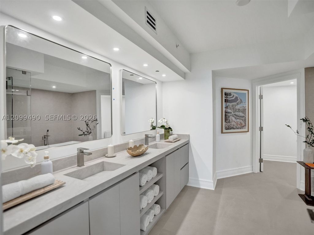 Image 25 of property listing at 3201 NE 183rd St 1502, Aventura, FL 33160
