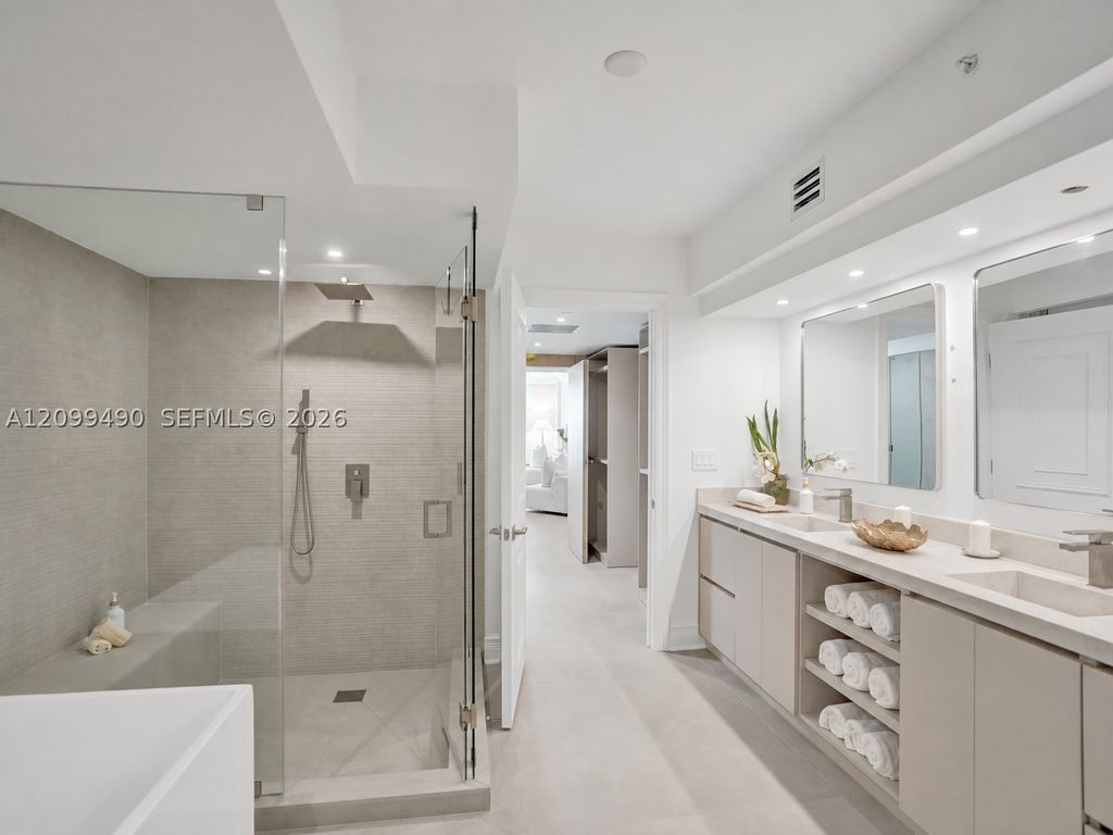 Image 26 of property listing at 3201 NE 183rd St 1502, Aventura, FL 33160