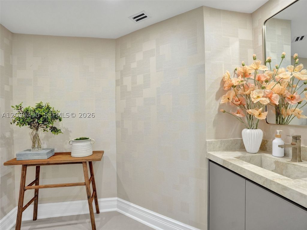 Image 28 of property listing at 3201 NE 183rd St 1502, Aventura, FL 33160