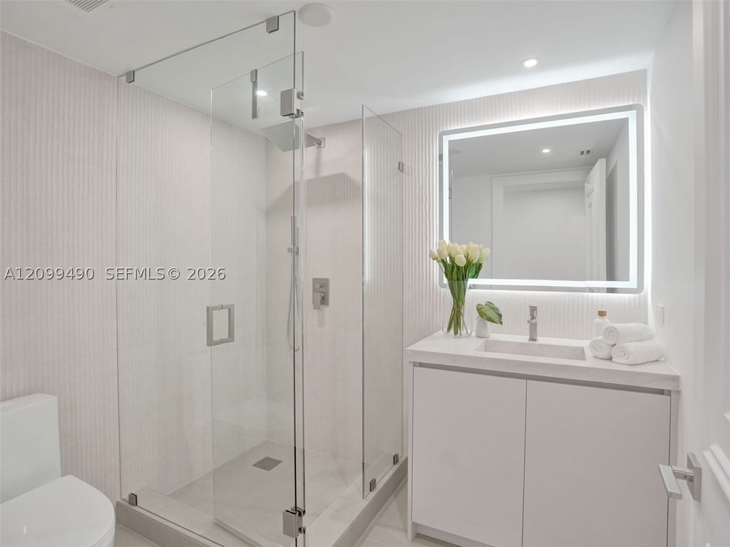 Image 32 of property listing at 3201 NE 183rd St 1502, Aventura, FL 33160