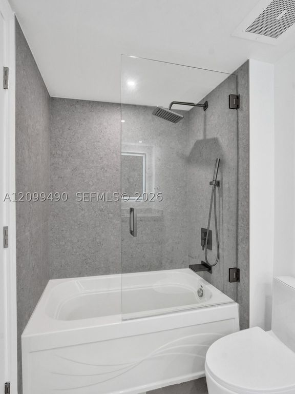 Image 34 of property listing at 3201 NE 183rd St 1502, Aventura, FL 33160