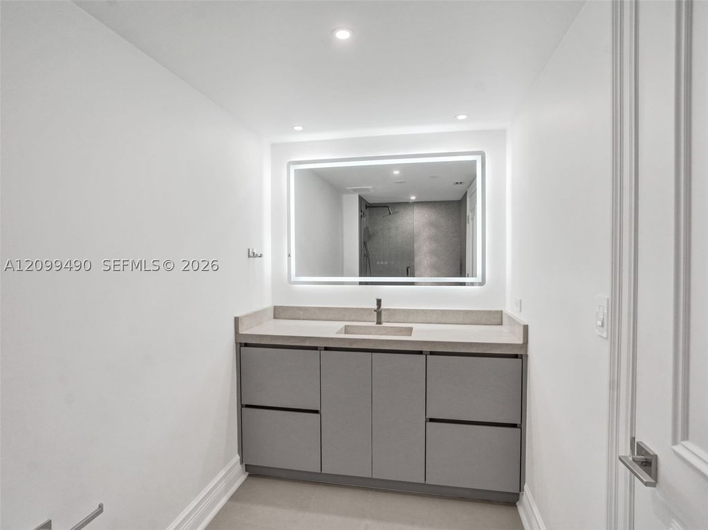 Image 35 of property listing at 3201 NE 183rd St 1502, Aventura, FL 33160
