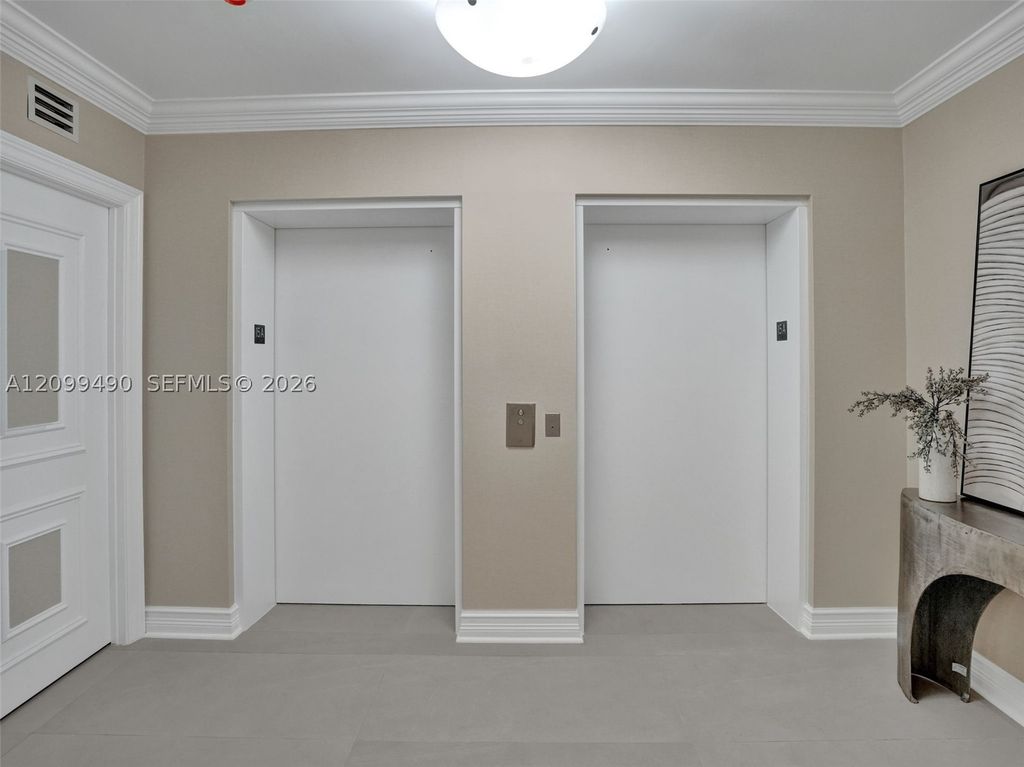 Image 36 of property listing at 3201 NE 183rd St 1502, Aventura, FL 33160