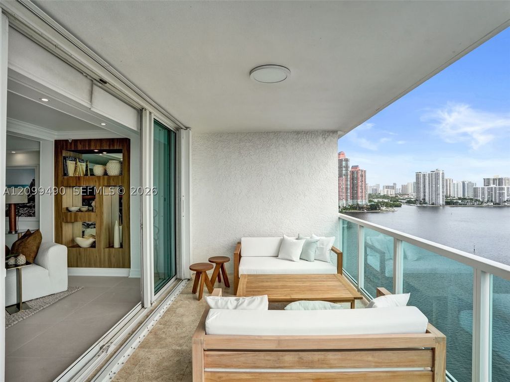 Image 37 of property listing at 3201 NE 183rd St 1502, Aventura, FL 33160