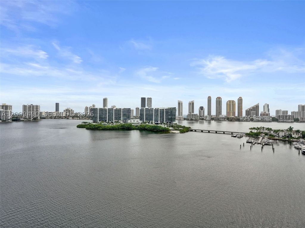 Image 40 of property listing at 3201 NE 183rd St 1502, Aventura, FL 33160