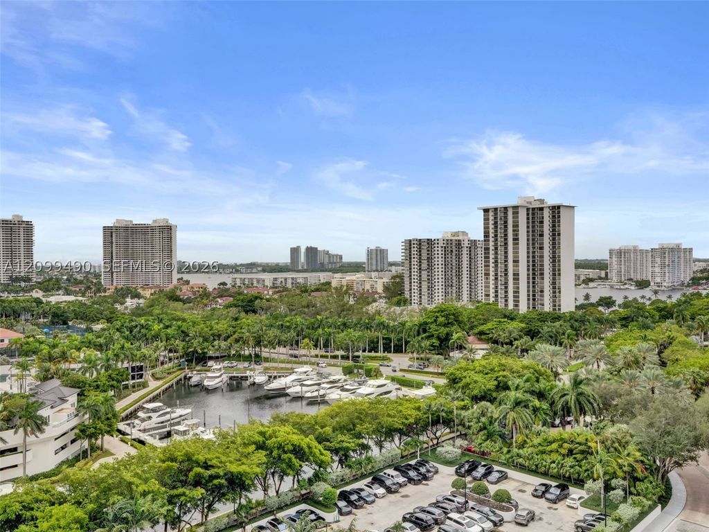 Image 41 of property listing at 3201 NE 183rd St 1502, Aventura, FL 33160
