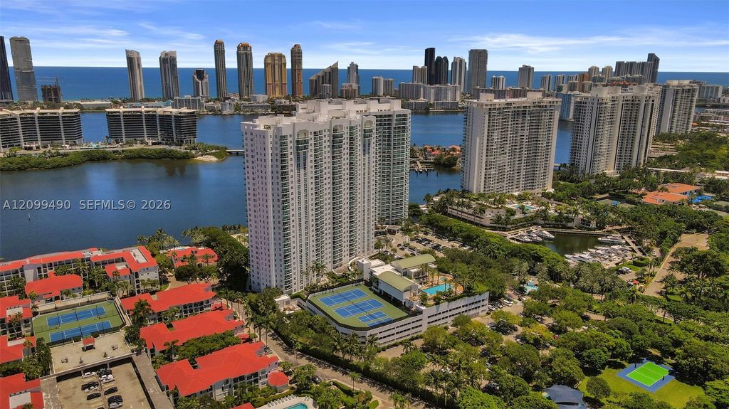 Image 43 of property listing at 3201 NE 183rd St 1502, Aventura, FL 33160