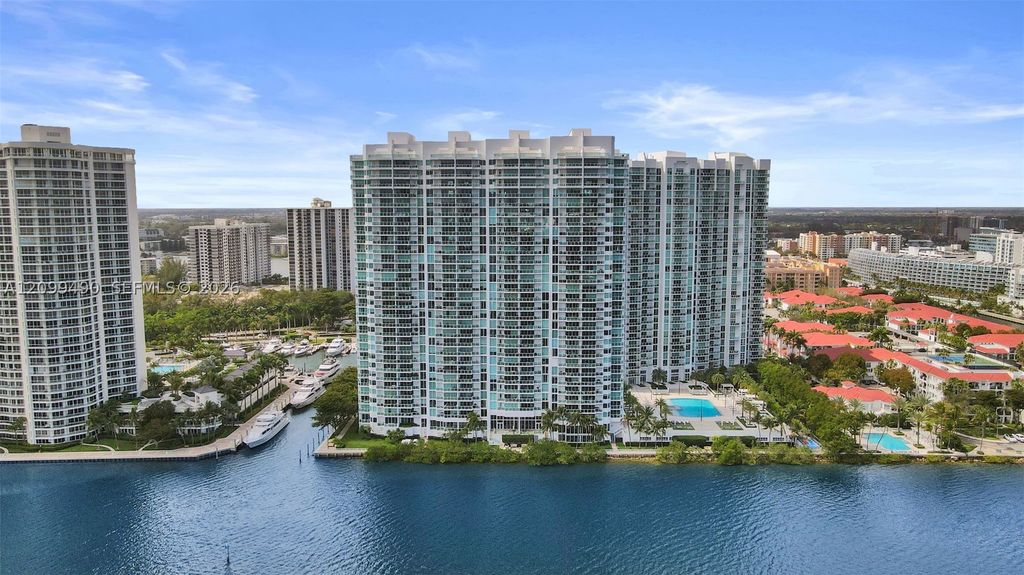 Image 44 of property listing at 3201 NE 183rd St 1502, Aventura, FL 33160