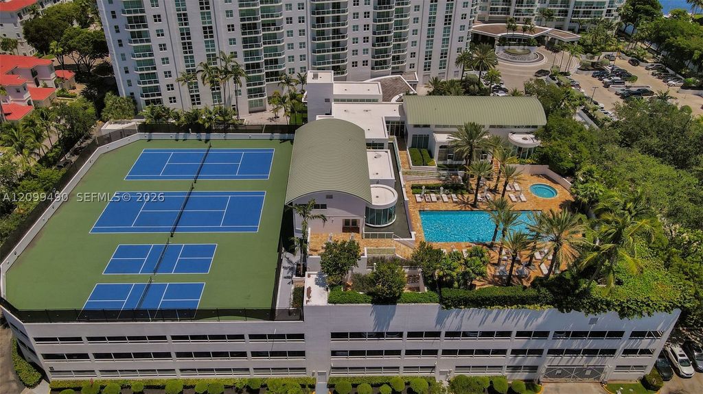 Image 45 of property listing at 3201 NE 183rd St 1502, Aventura, FL 33160