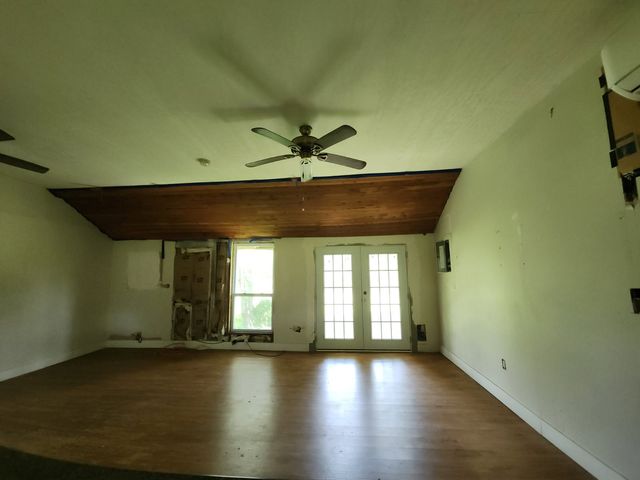 1601 Maple Valley Rd, Charlotte, TN 37036
