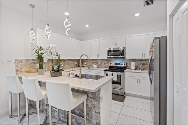 21018 NE 8th Ave 21018, Miami, FL 33179