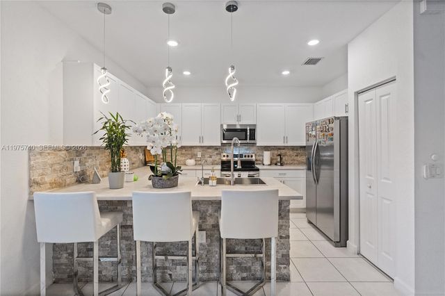 21018 NE 8th Ave 21018, Miami, FL 33179