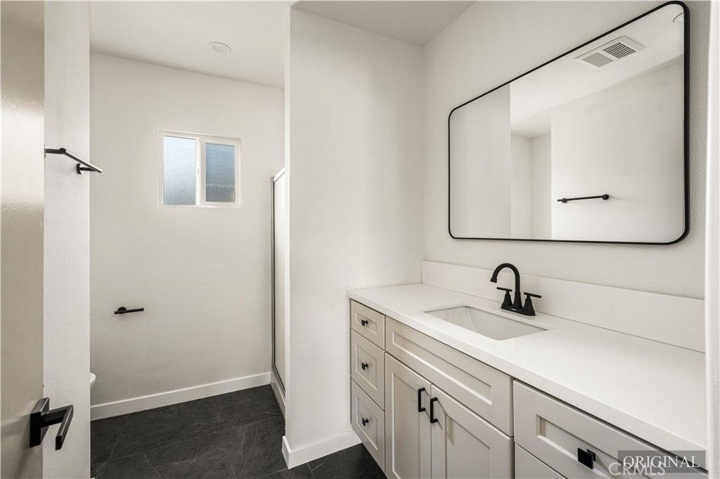 Image 26 of property listing at 501 S Pearl, Compton, CA 90221