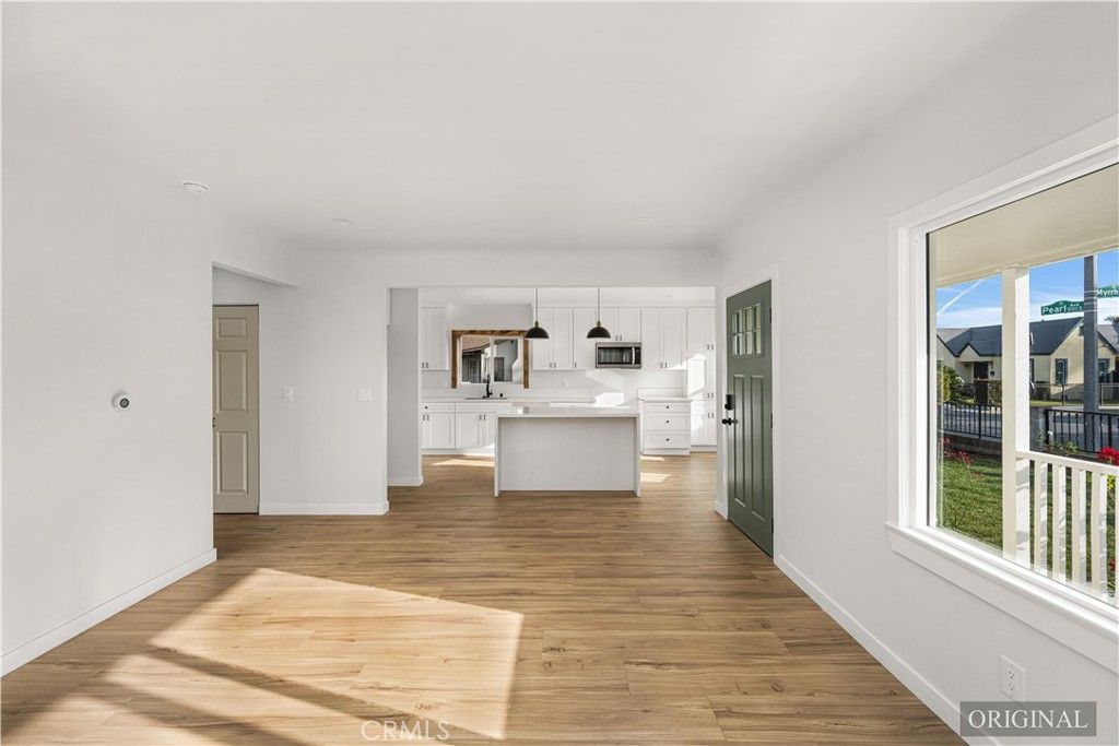 Image 4 of property listing at 501 S Pearl, Compton, CA 90221