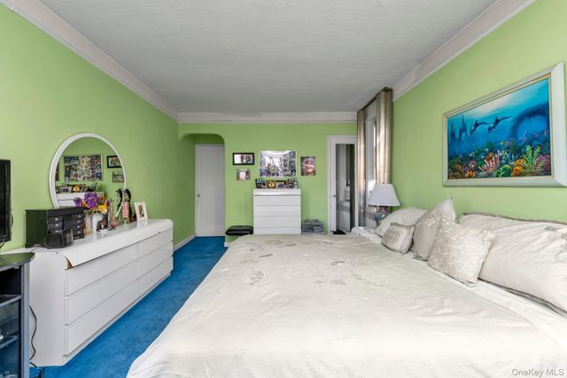 69-10 Yellowstone Boulevard 210, Forest Hills, NY 11375