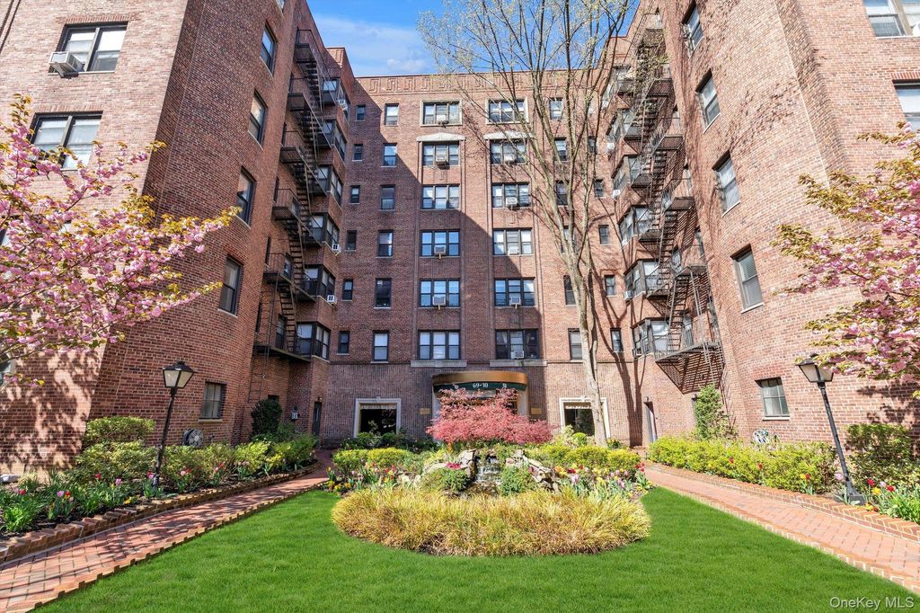 69-10 Yellowstone Boulevard 210, Forest Hills, NY 11375
