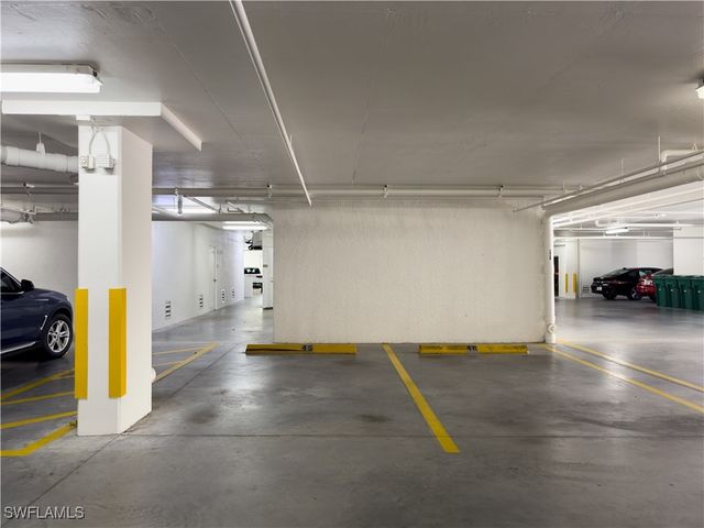 455 Cove Tower DR 1703, Naples, FL 34110