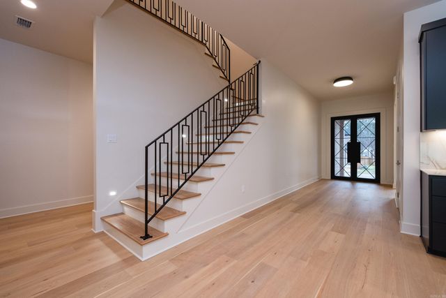 220 Abington Circle, Little Rock, AR 72223