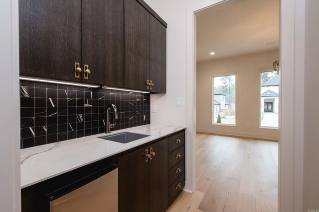 220 Abington Circle, Little Rock, AR 72223