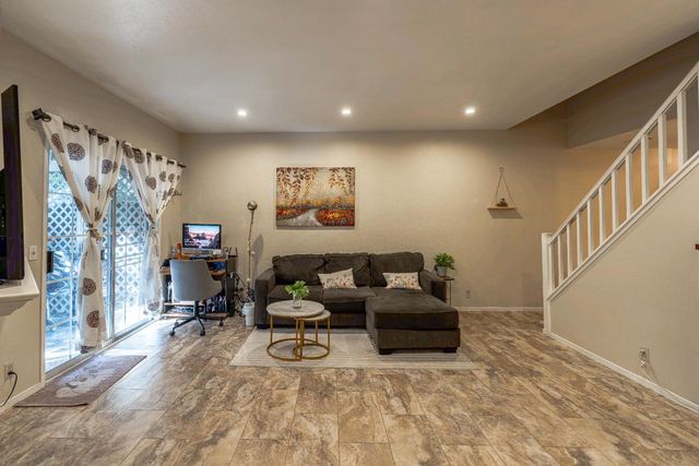 4814 Courtland Ln, Carmichael, CA 95608