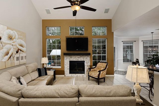 62 N Linton Ridge Cir, The Woodlands, TX 77382