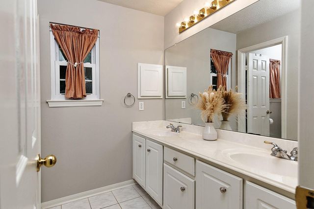 62 N Linton Ridge Cir, The Woodlands, TX 77382