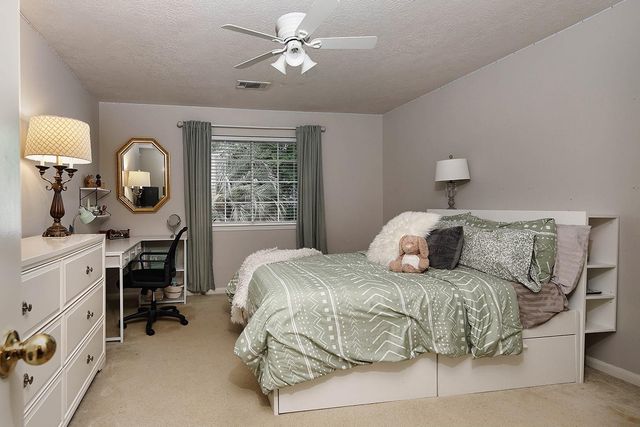 62 N Linton Ridge Cir, The Woodlands, TX 77382