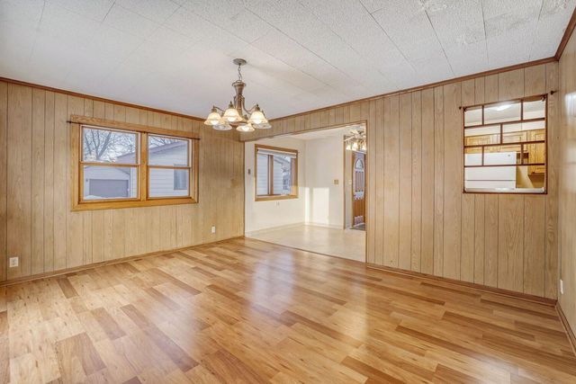 2196 Howard Court, Saint Paul, MN 55119