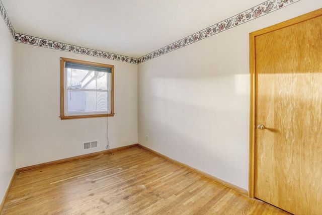 2196 Howard Court, Saint Paul, MN 55119