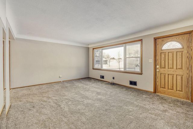 2196 Howard Court, Saint Paul, MN 55119