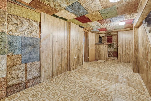 2196 Howard Court, Saint Paul, MN 55119