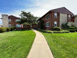 1531 Bonnie Brae Place 7, River Forest, IL 60305