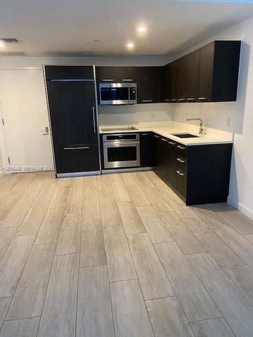 45 SW 9th St 1007, Miami, FL 33130