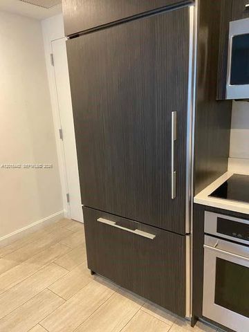 45 SW 9th St 1007, Miami, FL 33130