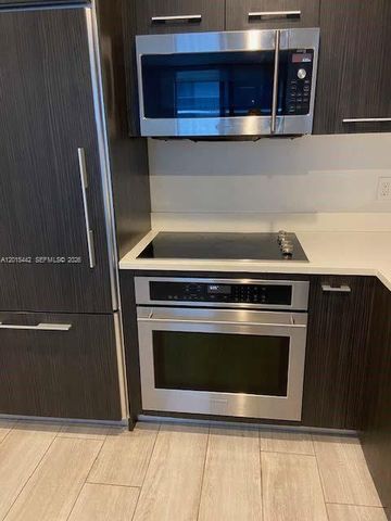 45 SW 9th St 1007, Miami, FL 33130