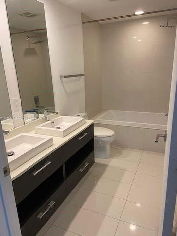 45 SW 9th St 1007, Miami, FL 33130