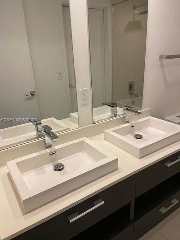 45 SW 9th St 1007, Miami, FL 33130