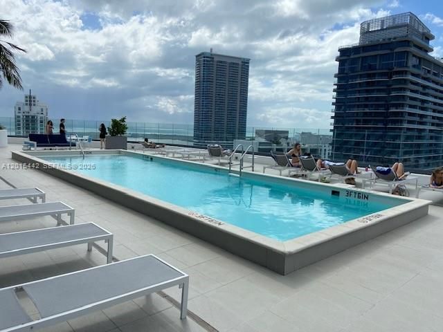 45 SW 9th St 1007, Miami, FL 33130