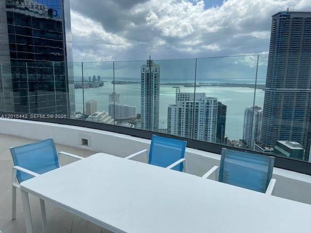 45 SW 9th St 1007, Miami, FL 33130