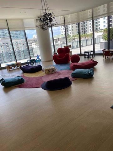 45 SW 9th St 1007, Miami, FL 33130
