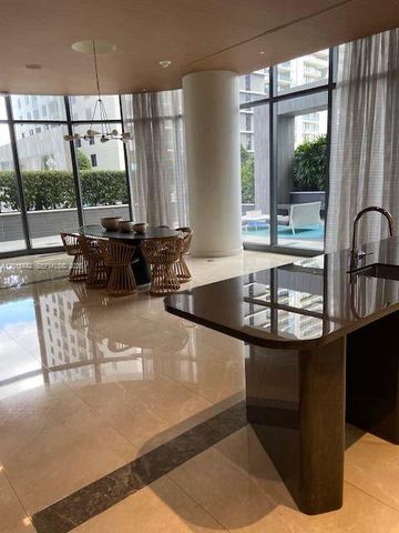 45 SW 9th St 1007, Miami, FL 33130
