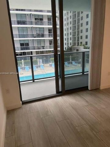 45 SW 9th St 1007, Miami, FL 33130