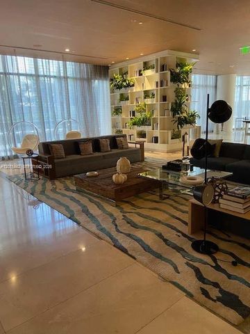 45 SW 9th St 1007, Miami, FL 33130