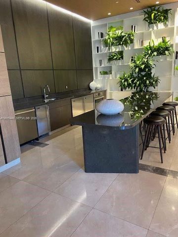 45 SW 9th St 1007, Miami, FL 33130