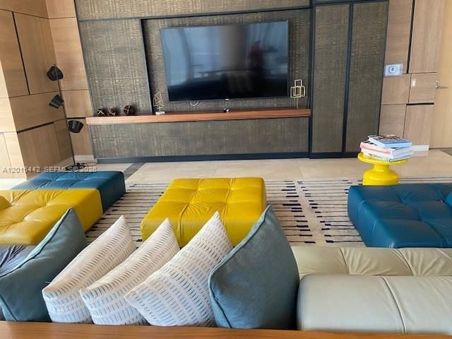 45 SW 9th St 1007, Miami, FL 33130
