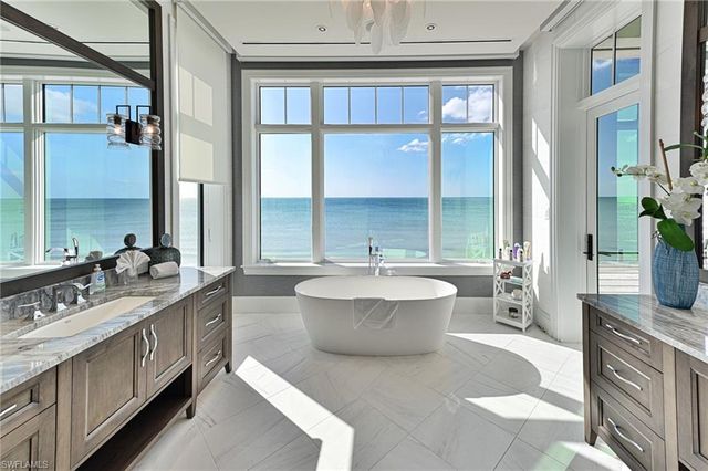 109 Kaula LN, Bonita Springs, FL 34134