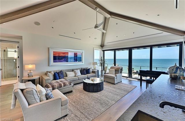 109 Kaula LN, Bonita Springs, FL 34134