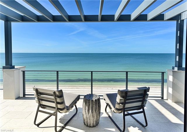 109 Kaula LN, Bonita Springs, FL 34134